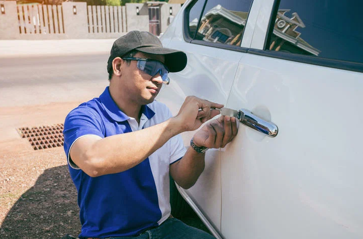 فني فتح ابواب سيارات بالعقيلة